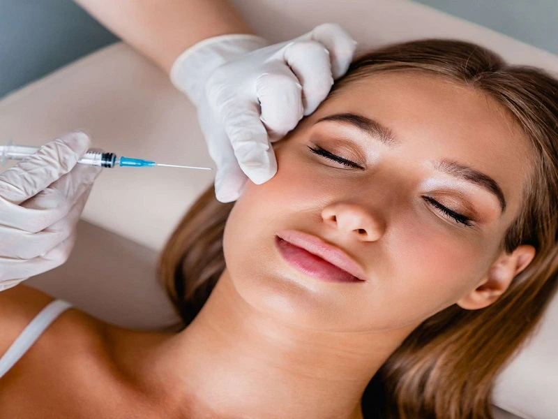 انتخاب فیلر صورت Restylane-https://dermatologyclinic.ir