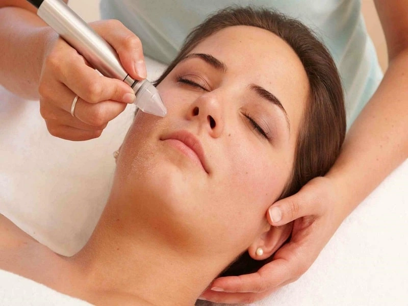 دوره نقاهت افراد پس از لیزر کیوسوئیچ چقدر است؟-https://dermatologyclinic.ir