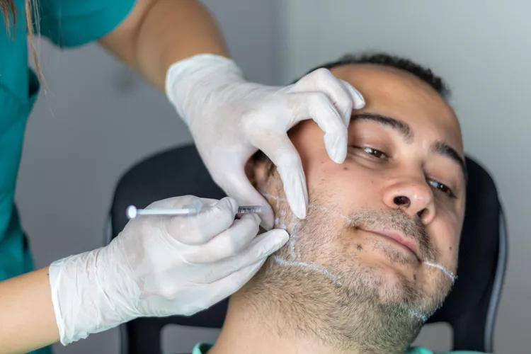 عمل تزریق بوتاکس برای زاویه سازی صورت